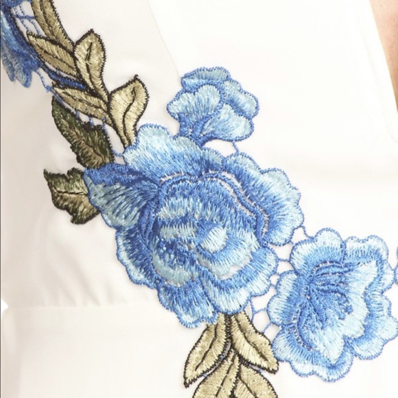 💙LAST ONE💙 Floral Embroidered Plunging Flowy Dress (A) - Picture 4 of 4